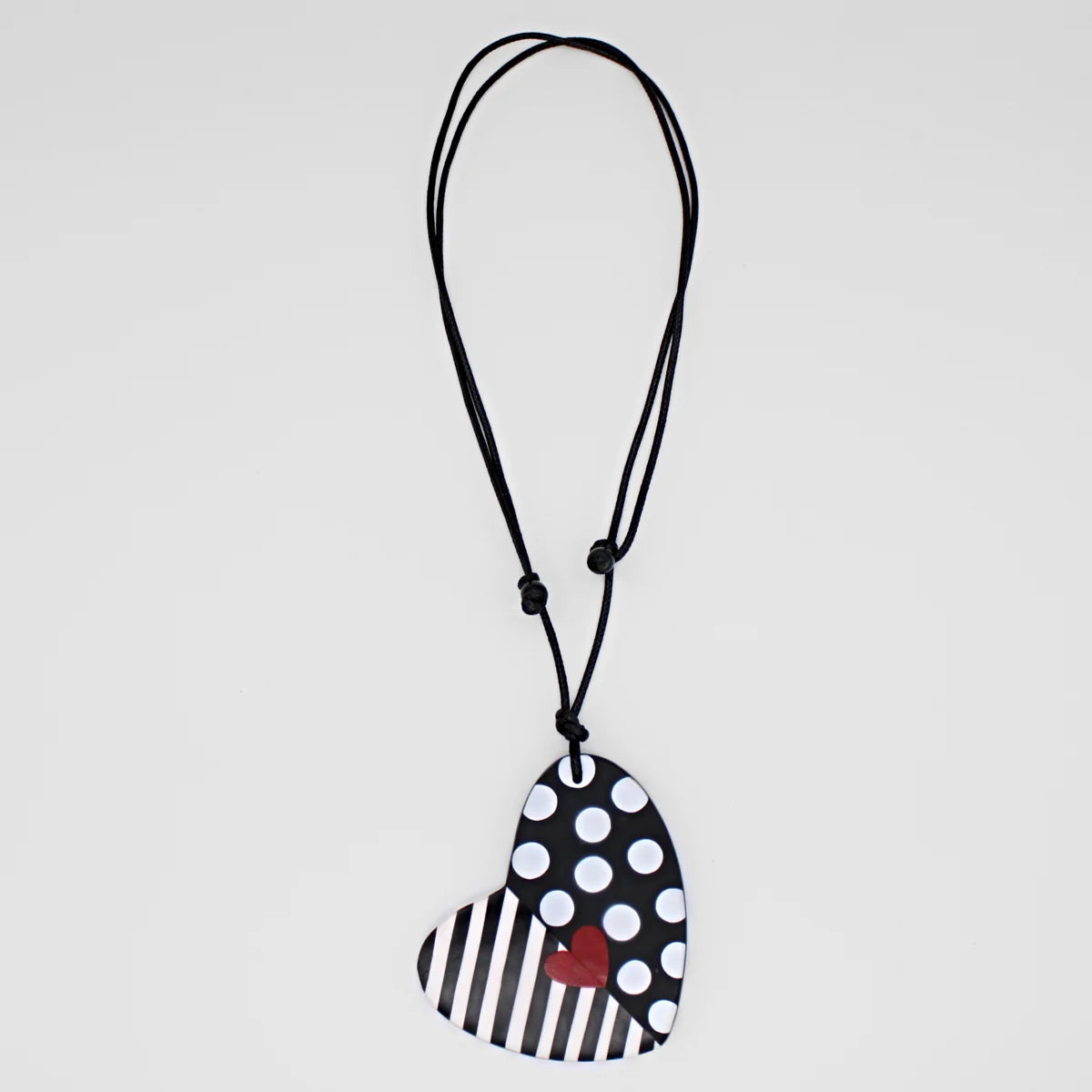 LS23N51 Sylca Black Camila's Heart Pendant