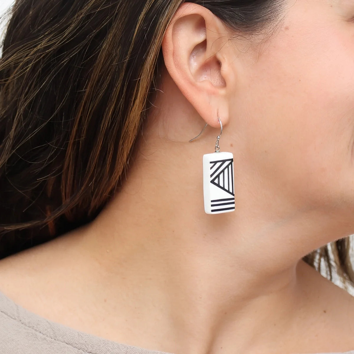 LS25E20 Sylca White Geometric Vesperra Earrings