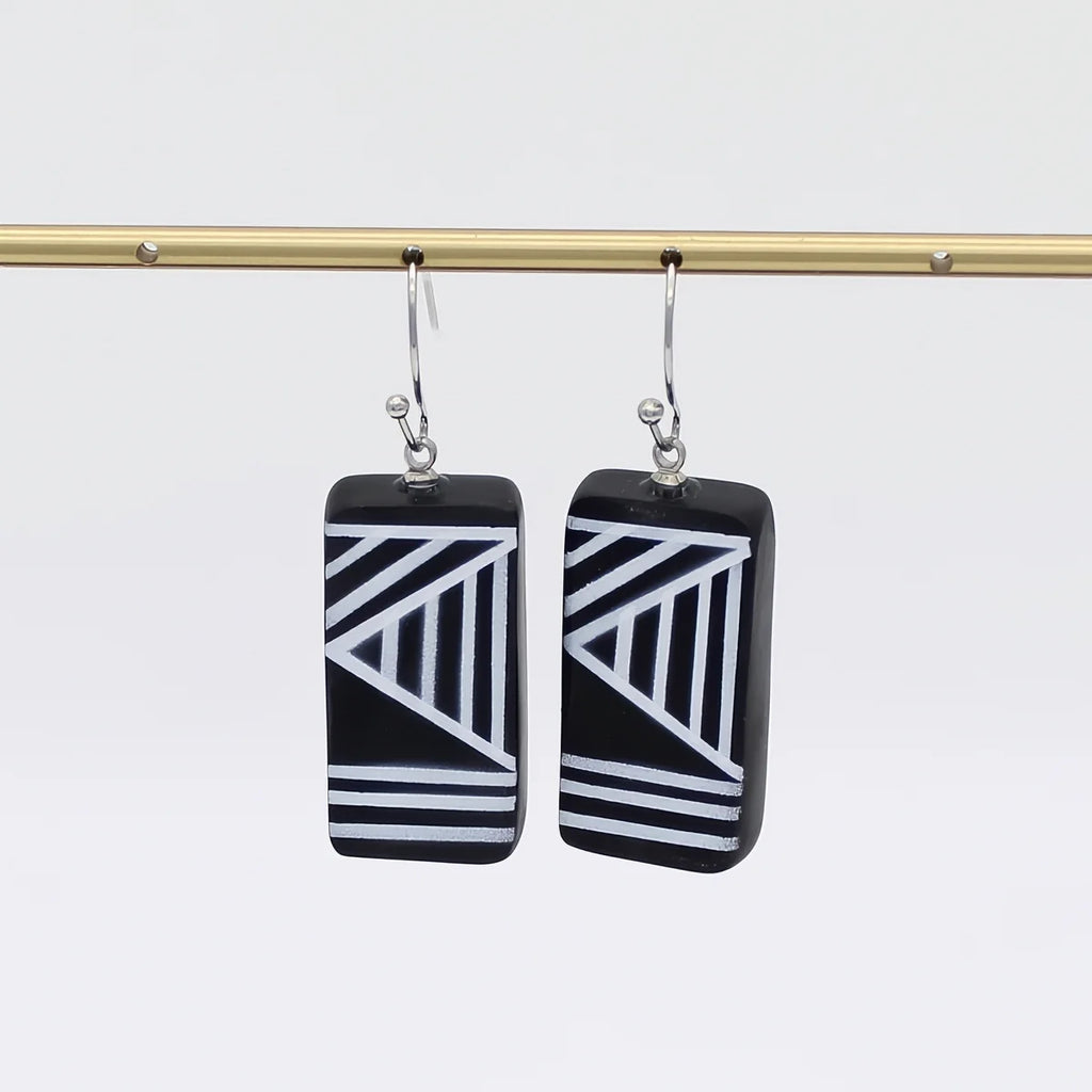 LS25E20 Sylca White Geometric Vesperra Earrings