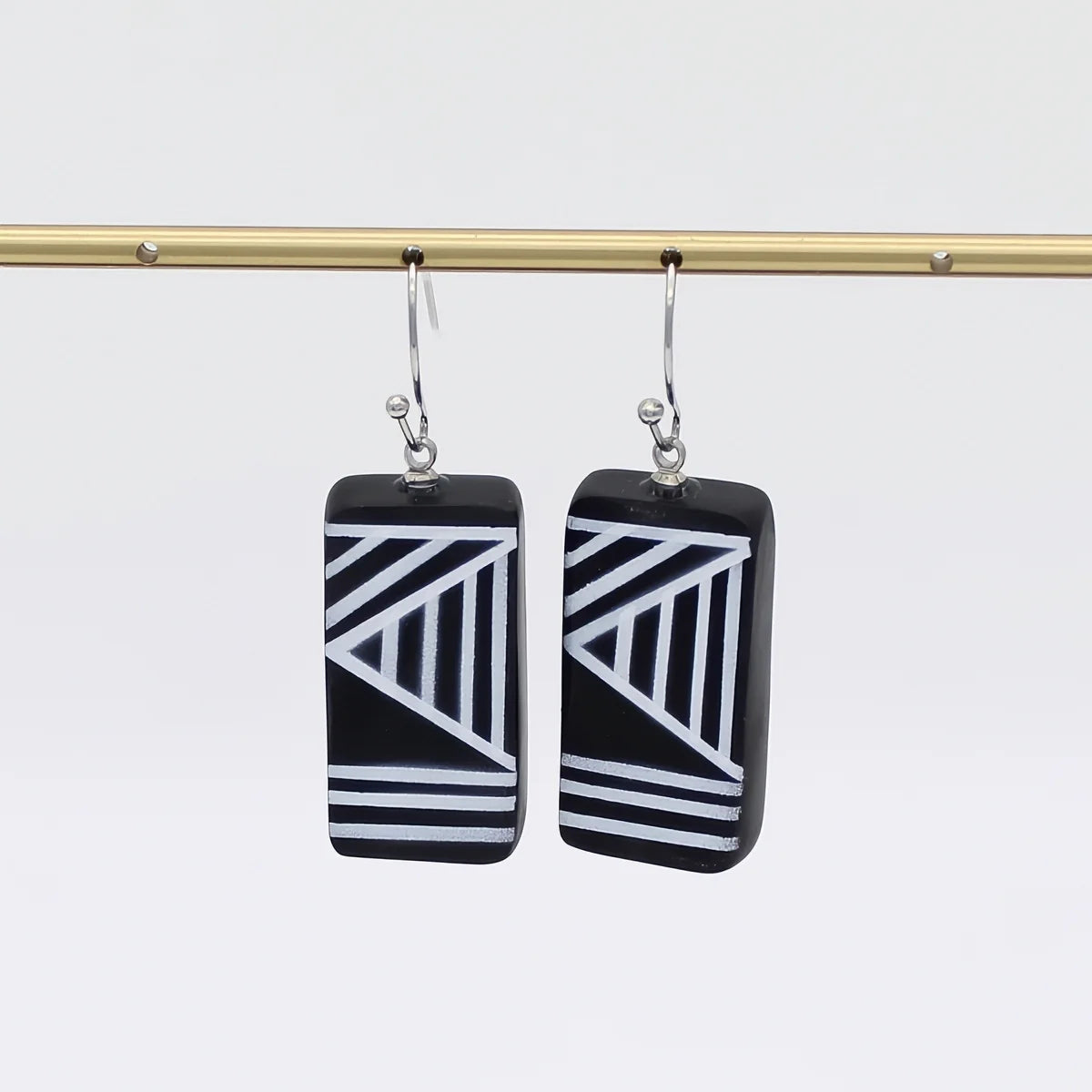 LS25E20 Sylca White Geometric Vesperra Earrings